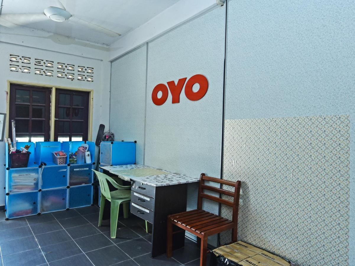 Oyo 90315 Chalet Pantai Rantau Panjang Куала Ромпин Екстериор снимка