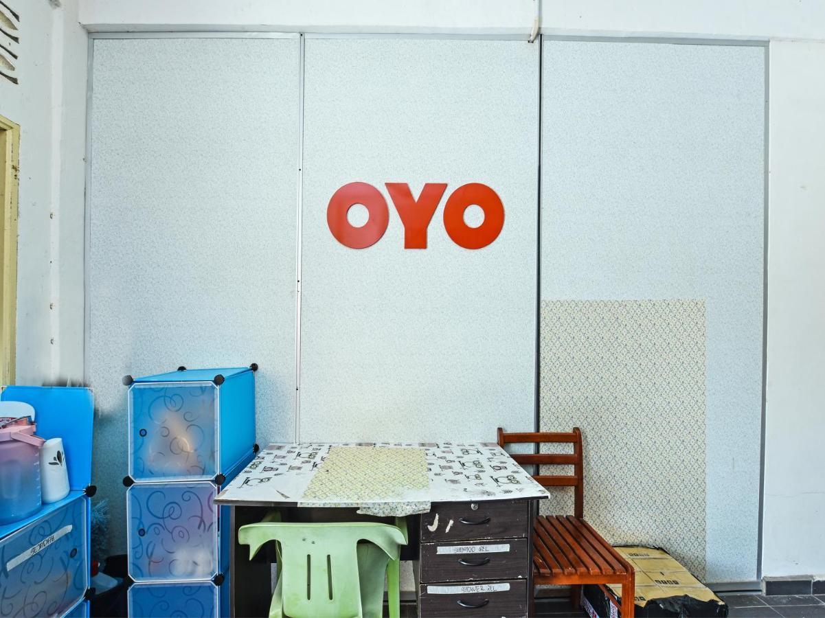 Oyo 90315 Chalet Pantai Rantau Panjang Куала Ромпин Екстериор снимка