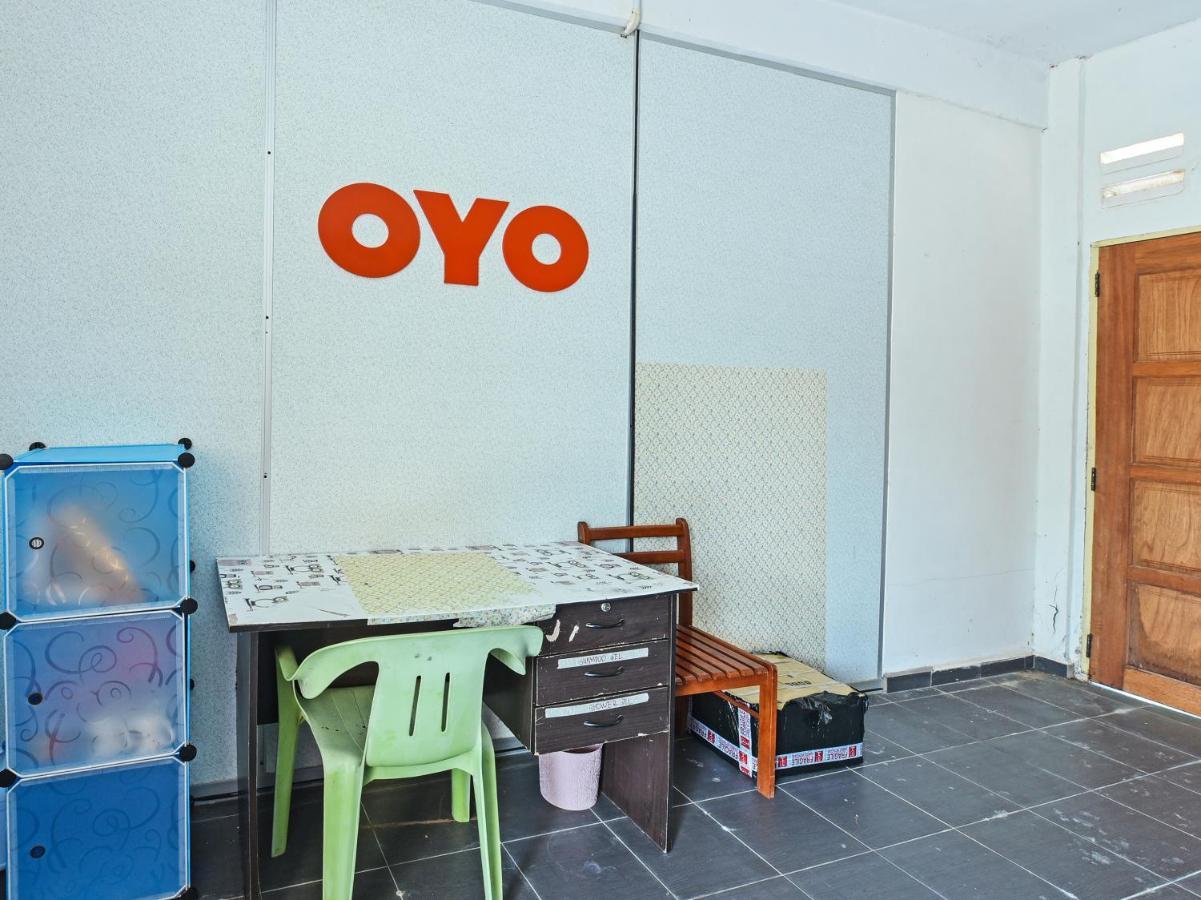 Oyo 90315 Chalet Pantai Rantau Panjang Куала Ромпин Екстериор снимка