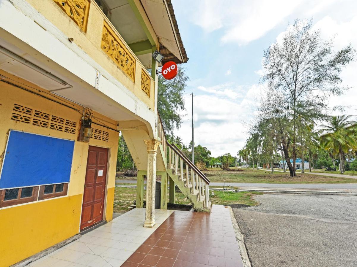 Oyo 90315 Chalet Pantai Rantau Panjang Куала Ромпин Екстериор снимка