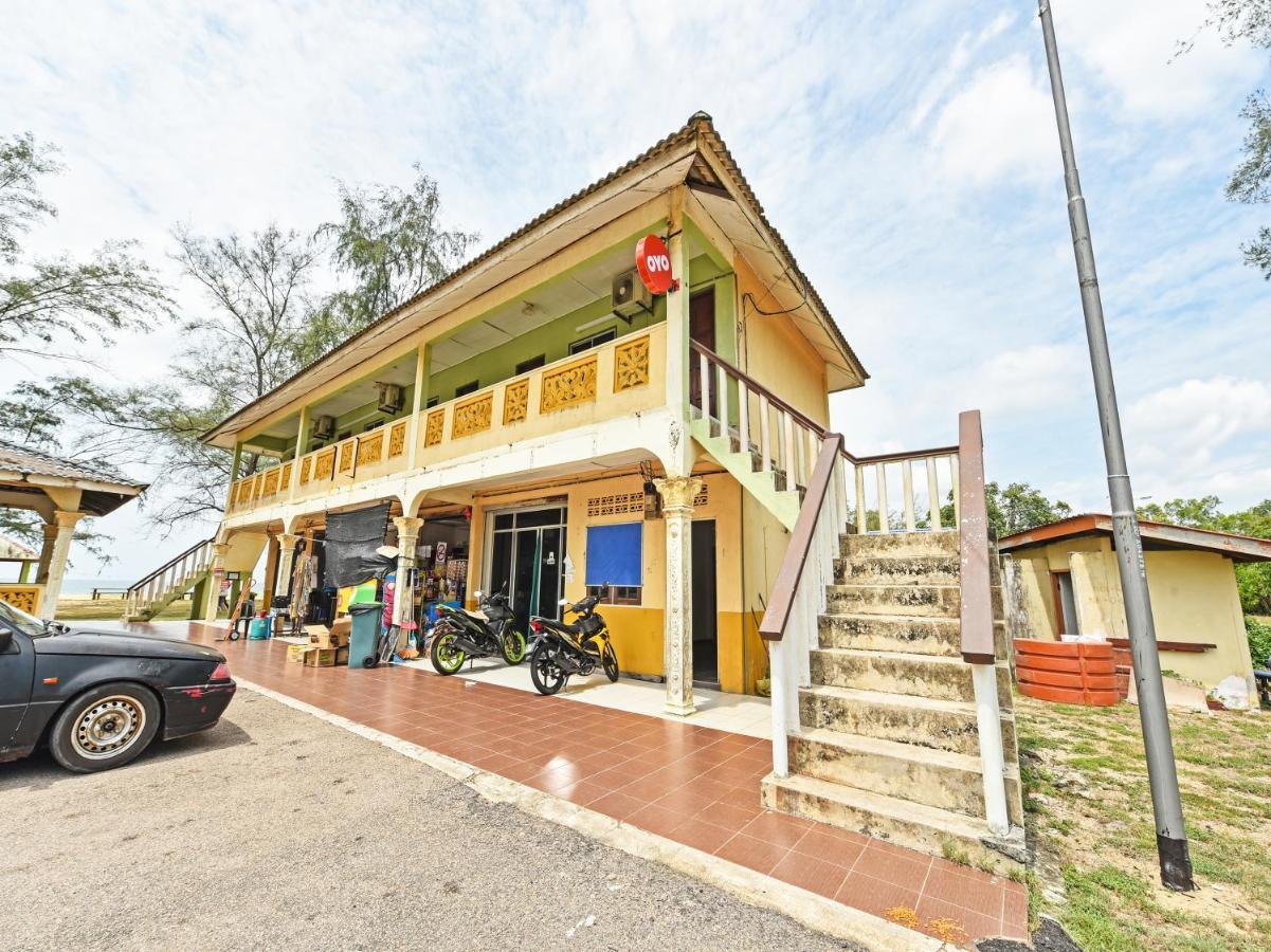 Oyo 90315 Chalet Pantai Rantau Panjang Куала Ромпин Екстериор снимка