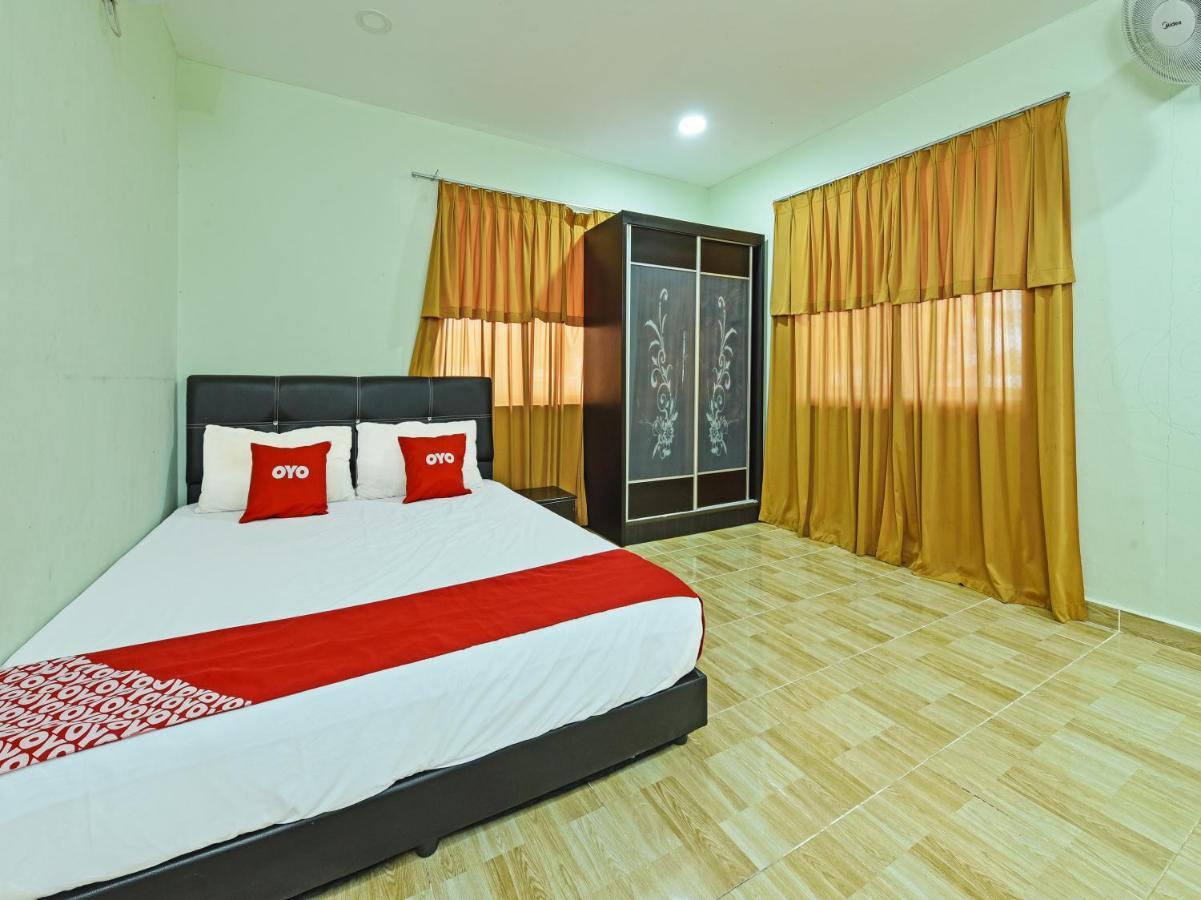 Oyo 90315 Chalet Pantai Rantau Panjang Куала Ромпин Екстериор снимка