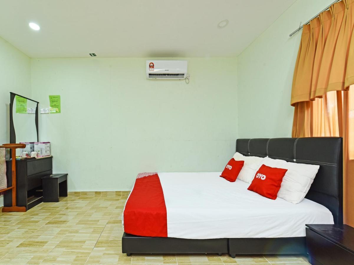 Oyo 90315 Chalet Pantai Rantau Panjang Куала Ромпин Екстериор снимка