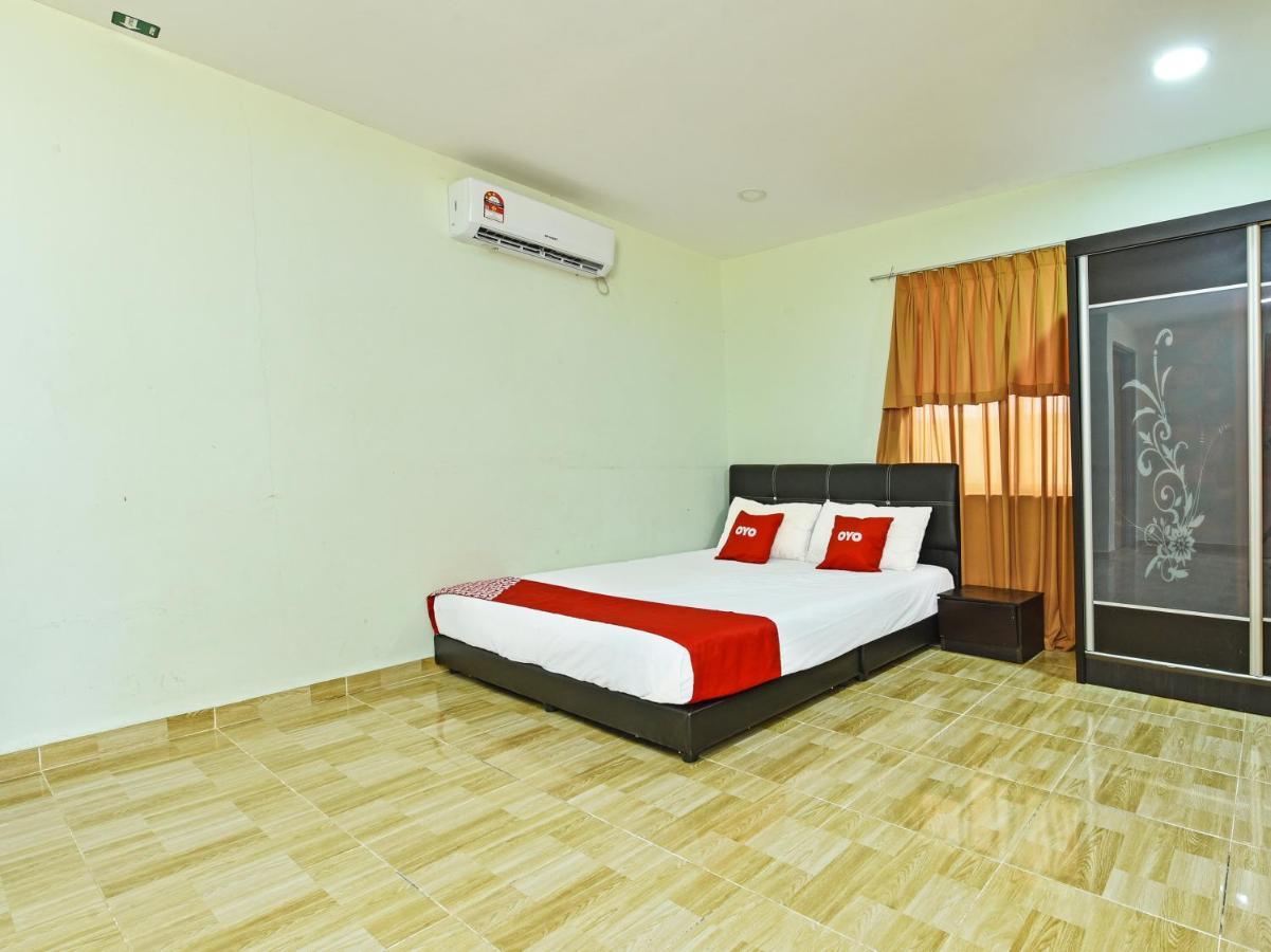 Oyo 90315 Chalet Pantai Rantau Panjang Куала Ромпин Екстериор снимка